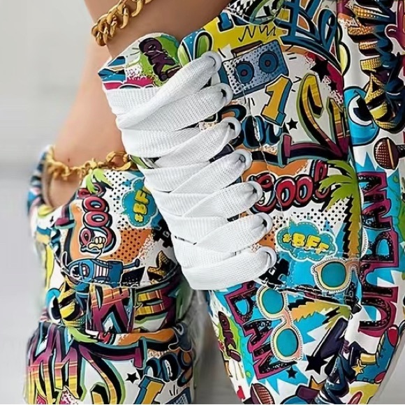 ♣️ NEW WOMEN’S GRAFFITI PRINT PLATFORM SNEAKERS ♠️ - Picture 3 of 3